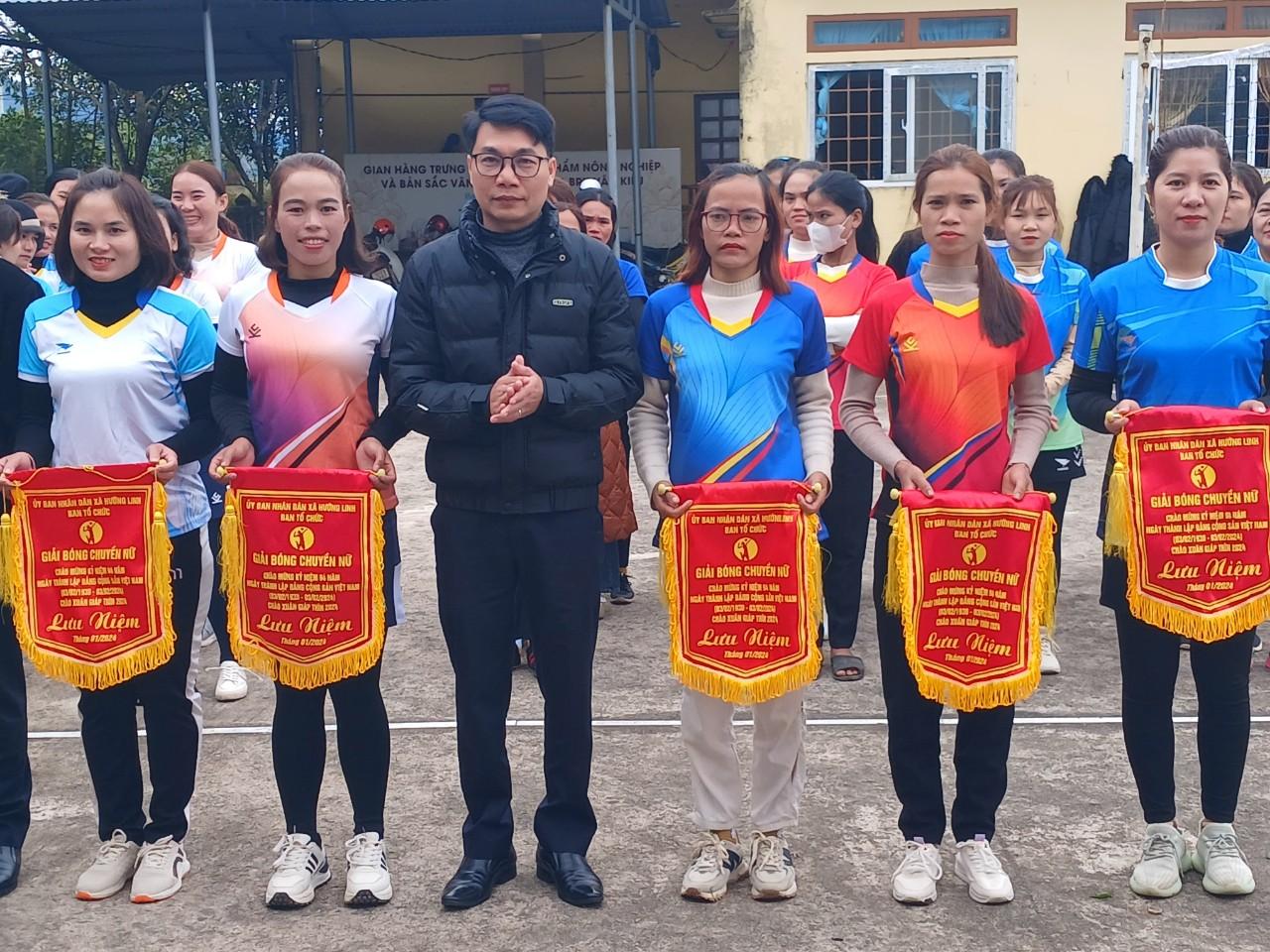 Hướng Linh tổ chức khai mạc giải bóng chuyền nữ “Mừng Đảng - Mừng Xuân” năm 2024